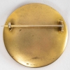 Broche « Nid d’Oiseaux » verre blanc patiné gris sur clinquant vert de René LALIQUE | Biron Broche "Nid d'Oiseaux" verre blanc patiné gris sur clinquant vert de René LALIQUE