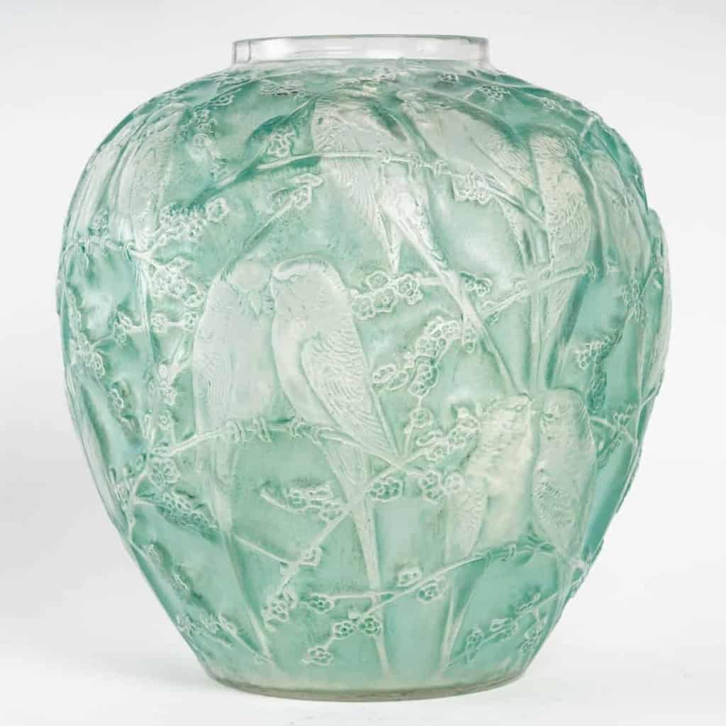 Vase « Perruches » verre blanc patiné bleu vert de René LALIQUE | Biron ||||||||