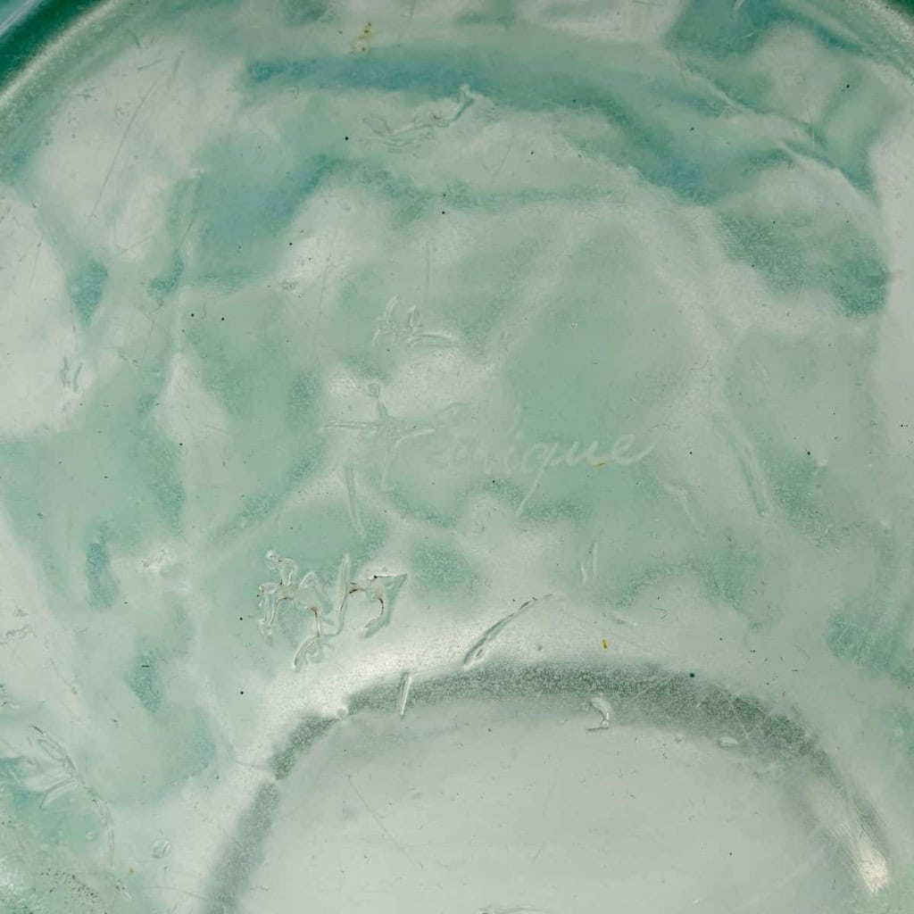 Vase « Perruches » verre blanc patiné bleu vert de René LALIQUE | Biron Vase "Perruches" verre blanc patiné bleu vert de René LALIQUE