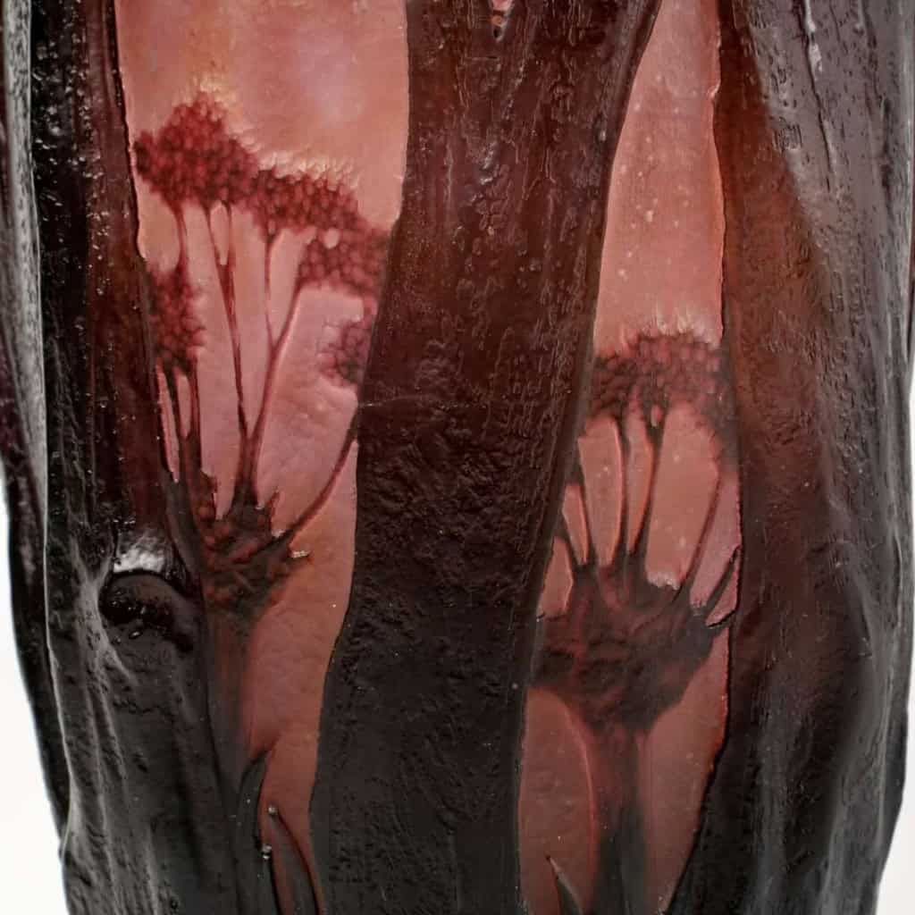 Vase verre multicouche dégagé à l’acide rose et brun de DAUM NANCY | Biron Vase verre multicouche dégagé à l'acide rose et brun de DAUM NANCY