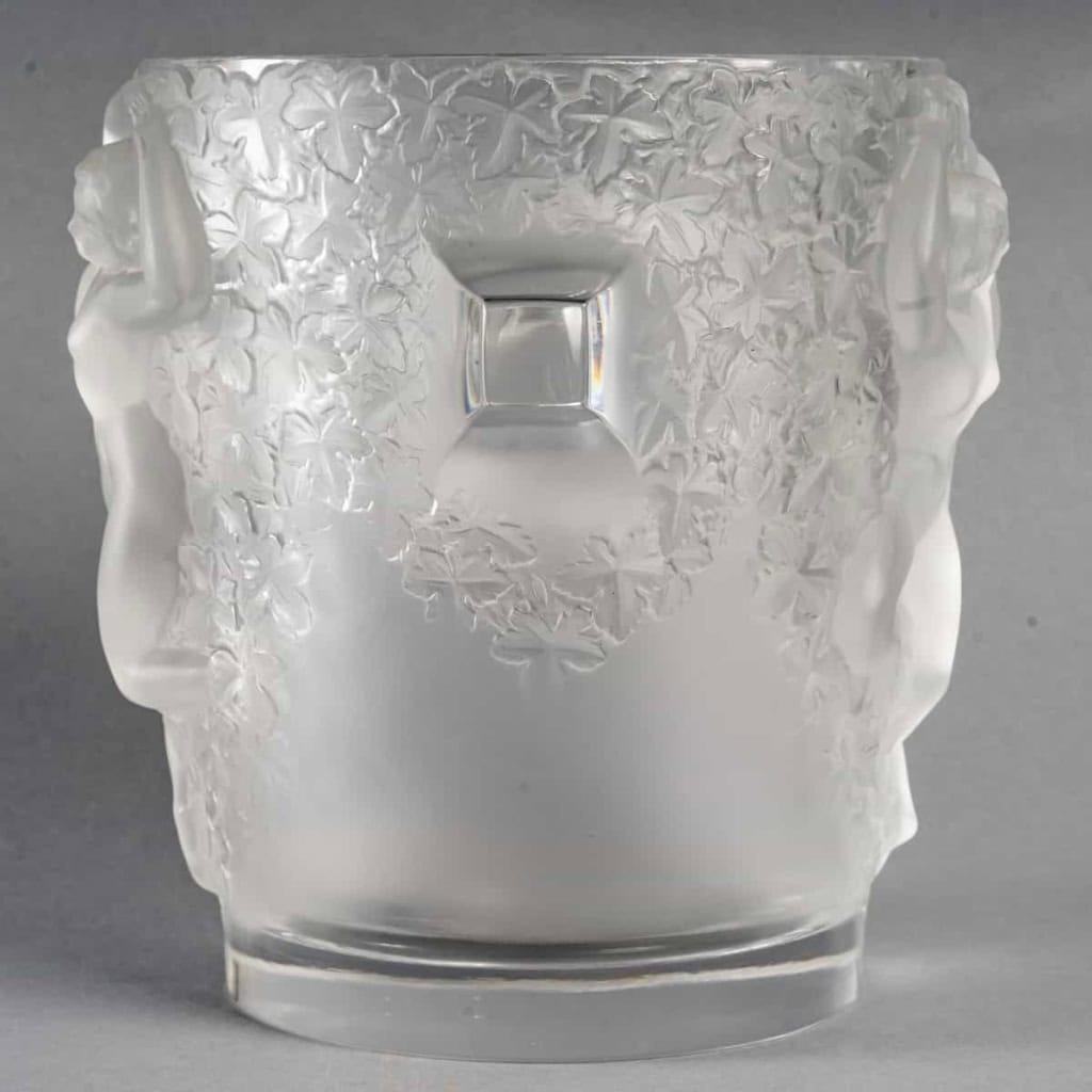 Vase Seau à Champagne « Ganymède » en cristal blanc de LALIQUE FRANCE | Biron Vase Seau à Champagne "Ganymède" en cristal blanc de LALIQUE FRANCE