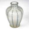 Vase « Bandes De Roses » verre blanc patiné bleu | Biron Vase "Bandes De Roses" verre blanc patiné bleu