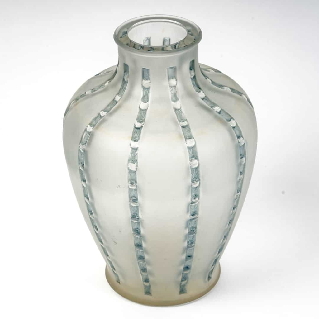Vase « Bandes De Roses » verre blanc patiné bleu | Biron Vase "Bandes De Roses" verre blanc patiné bleu