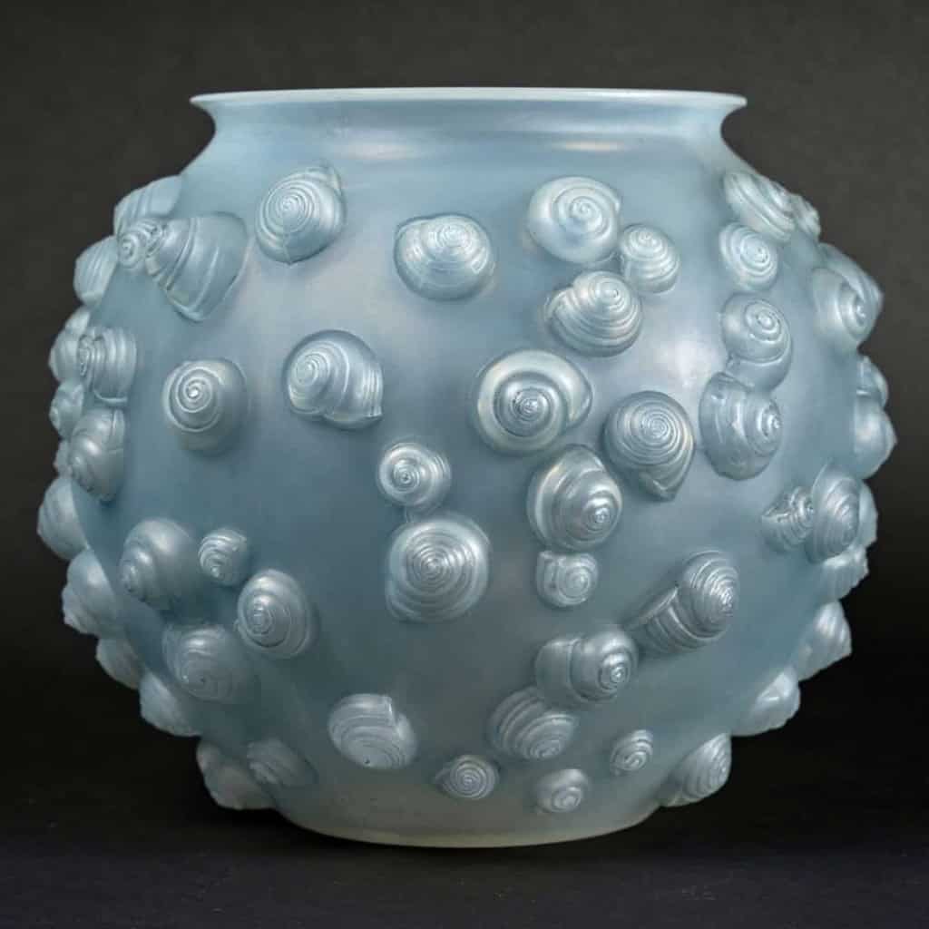 Vase « Palissy » verre opalescent double couche patiné bleu de René LALIQUE | Biron |||||||