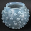 Vase « Palissy » verre opalescent double couche patiné bleu de René LALIQUE | Biron Vase "Palissy" verre opalescent double couche patiné bleu de René LALIQUE