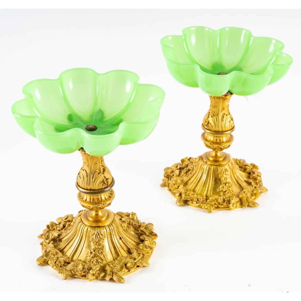 Paire de coupes en opaline vert et base en bronze doré fin XIXème siècle | Biron |||||||||