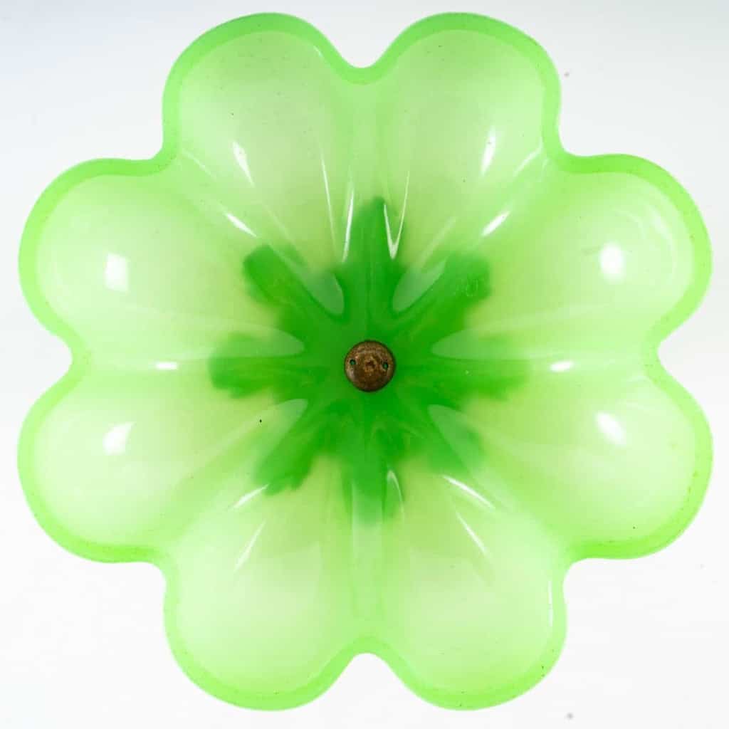 Paire de coupes en opaline vert et base en bronze doré fin XIXème siècle | Biron Paire de coupes en opaline vert et base en bronze doré fin XIXème siècle