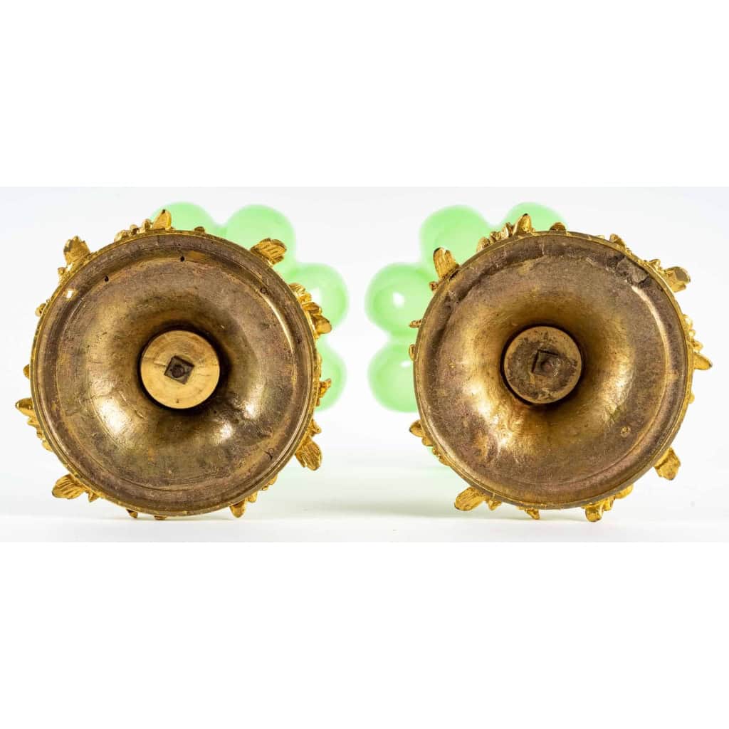 Paire de coupes en opaline vert et base en bronze doré fin XIXème siècle | Biron Paire de coupes en opaline vert et base en bronze doré fin XIXème siècle