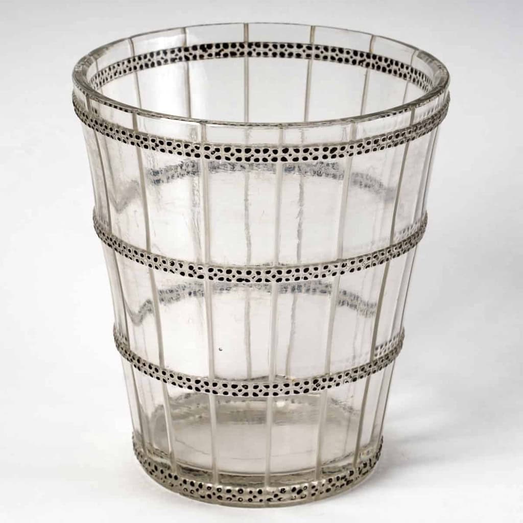 Vase « Morgan » verre blanc émaillé noir d’origine de René LALIQUE | Biron Vase "Morgan" verre blanc émaillé noir d'origine de René LALIQUE