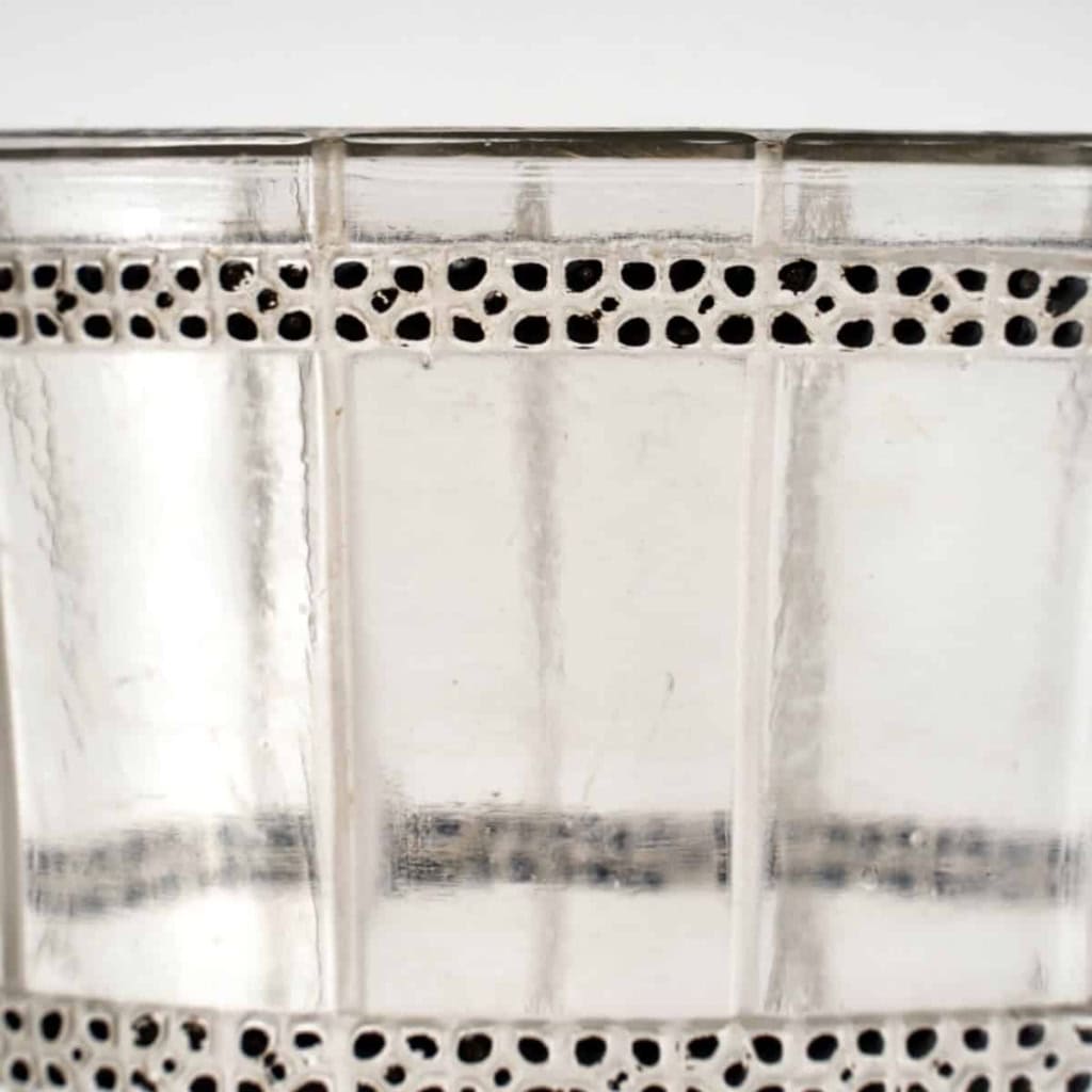 Vase « Morgan » verre blanc émaillé noir d’origine de René LALIQUE | Biron Vase "Morgan" verre blanc émaillé noir d'origine de René LALIQUE