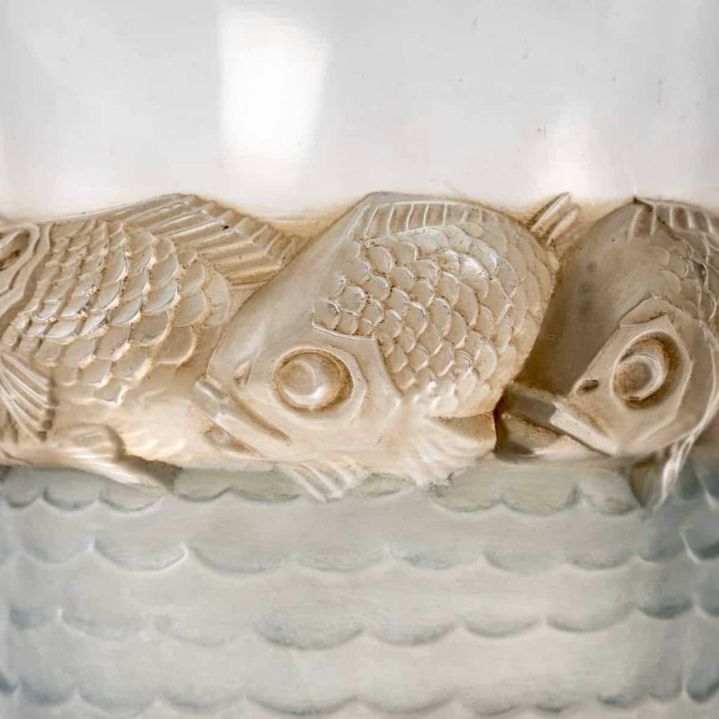 Vase « Piriac » verre blanc patiné sépia et bleu de René LALIQUE | Biron Vase « Piriac » verre blanc patiné sépia et bleu de René LALIQUE