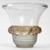 Vase « Piriac » verre blanc patiné sépia et bleu de René LALIQUE | Biron Vase « Piriac » verre blanc patiné sépia et bleu de René LALIQUE