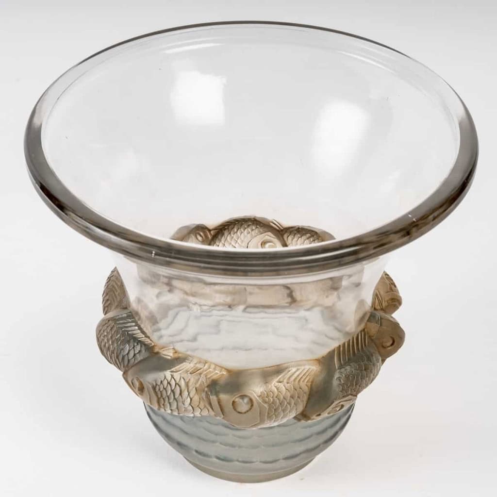 Vase « Piriac » verre blanc patiné sépia et bleu de René LALIQUE | Biron Vase « Piriac » verre blanc patiné sépia et bleu de René LALIQUE