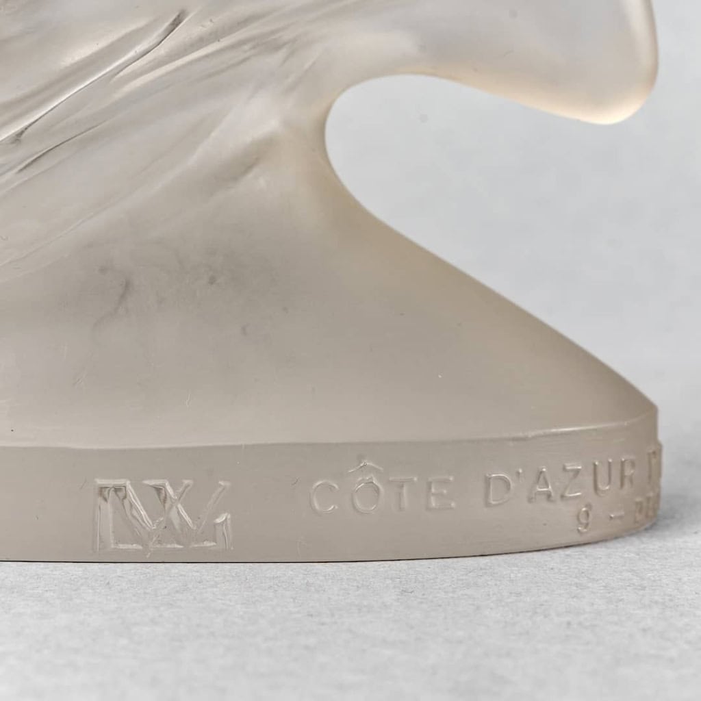 Statuette Commémorative « Côte d’Azur Pullman Express » verre blanc de René LALIQUE | Biron Statuette Commémorative "Côte d'Azur Pullman Express" verre blanc de René LALIQUE