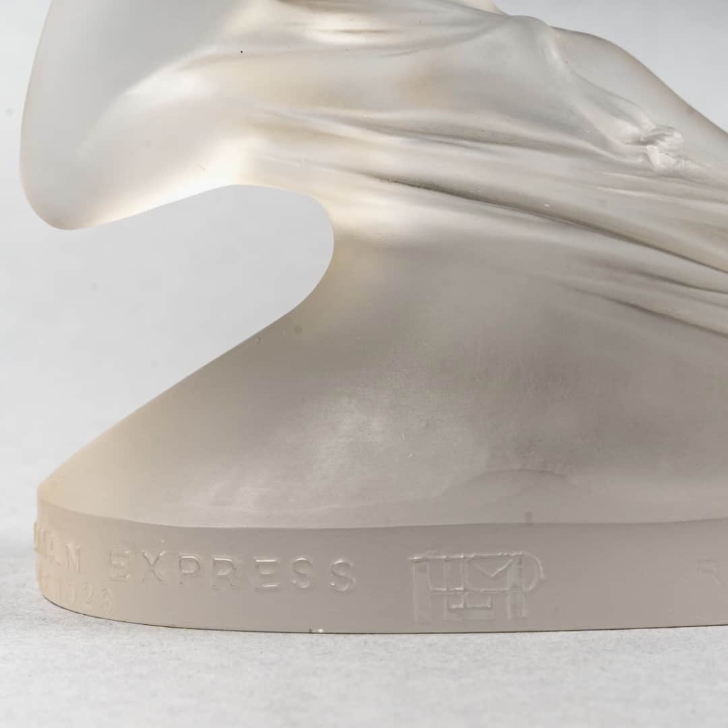 Statuette Commémorative « Côte d’Azur Pullman Express » verre blanc de René LALIQUE | Biron Statuette Commémorative "Côte d'Azur Pullman Express" verre blanc de René LALIQUE