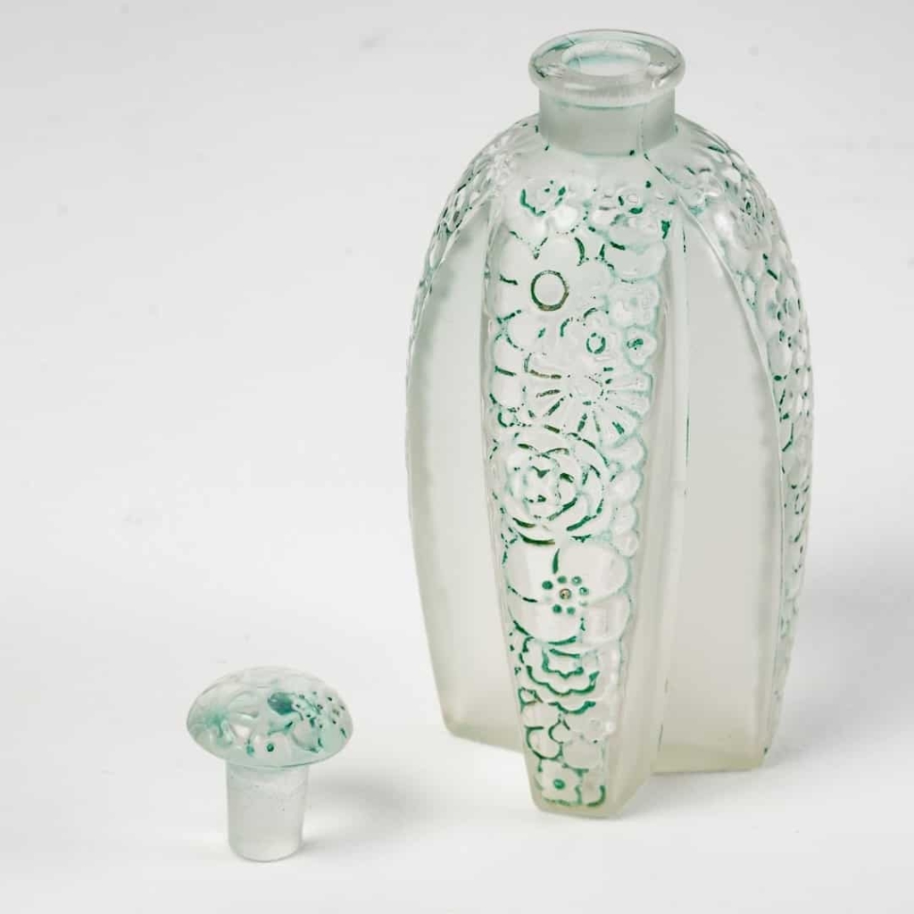 Flacon « Toutes les Fleurs » verre blanc patiné vert de René LALIQUE | Biron Flacon "Toutes les Fleurs" verre blanc patiné vert de René LALIQUE