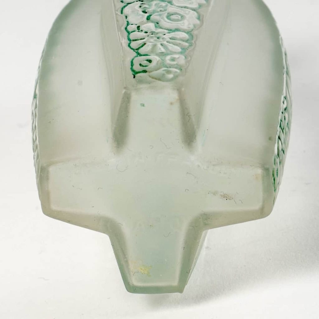 Flacon « Toutes les Fleurs » verre blanc patiné vert de René LALIQUE | Biron Flacon "Toutes les Fleurs" verre blanc patiné vert de René LALIQUE