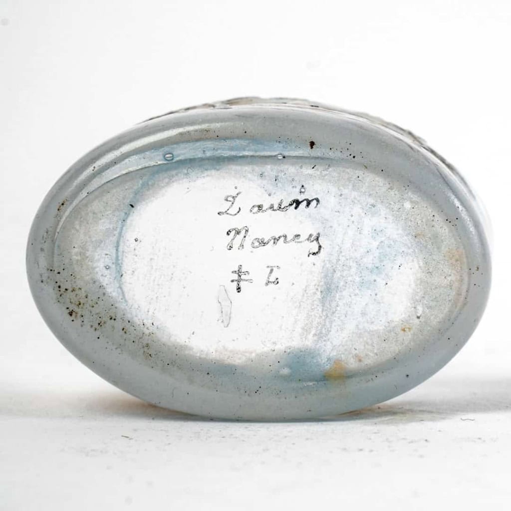 Saleron « Village et Moulins Enneigés » verre multicouche dégagé à l’acide et émaillé de DAUM NANCY | Biron Saleron "Village et Moulins Enneigés" verre multicouche dégagé à l’acide et émaillé de DAUM NANCY