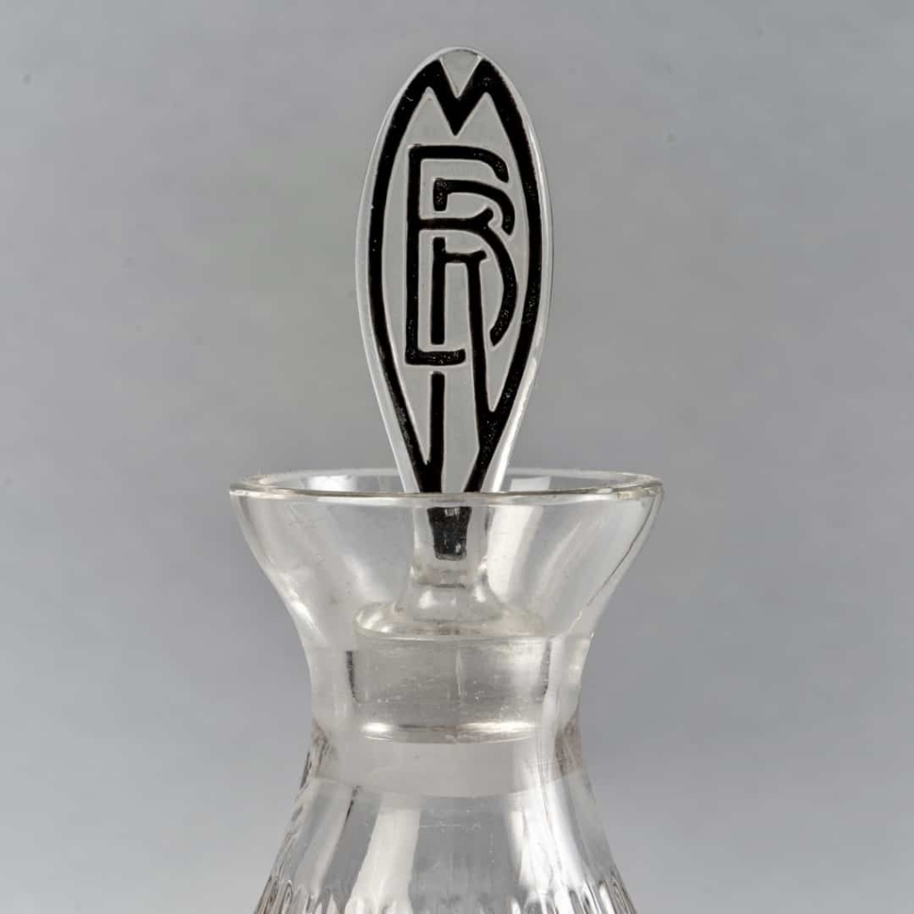 Carafe « Marie Brizard » verre blanc émaillé noir de René LALIQUE | Biron Carafe "Marie Brizard" verre blanc émaillé noir de René LALIQUE