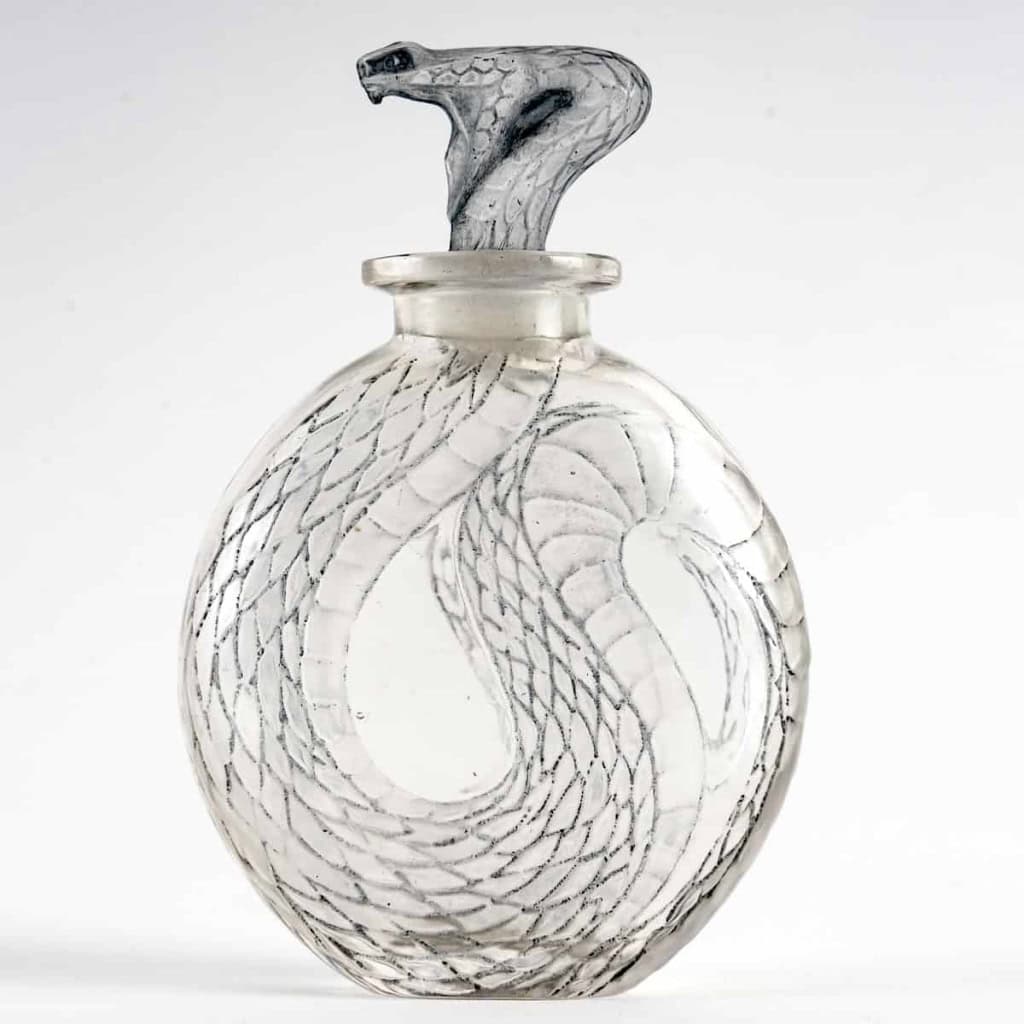 Flacon « Serpent » verre blanc patiné bleu de René LALIQUE | Biron Flacon "Serpent" verre blanc patiné bleu de René LALIQUE