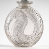 Flacon « Serpent » verre blanc patiné bleu de René LALIQUE | Biron Flacon "Serpent" verre blanc patiné bleu de René LALIQUE