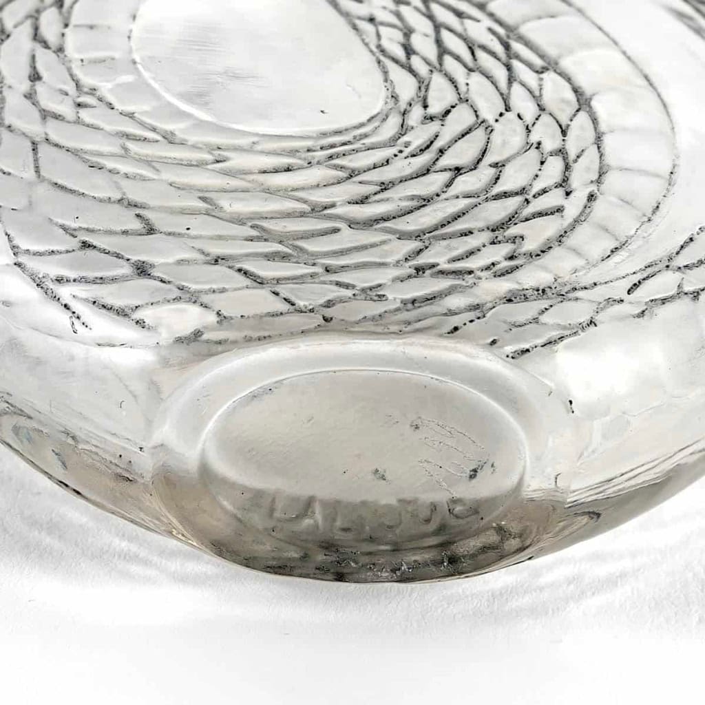 Flacon « Serpent » verre blanc patiné bleu de René LALIQUE | Biron Flacon "Serpent" verre blanc patiné bleu de René LALIQUE
