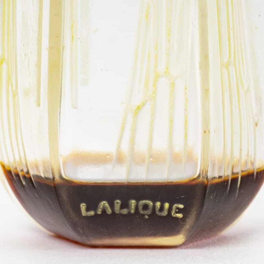 Flacon « Cyclamen » verre blanc patiné vert absinthe de René LALIQUE pour Coty | Biron Flacon « Cyclamen » verre blanc patiné vert absinthe de René LALIQUE pour Coty
