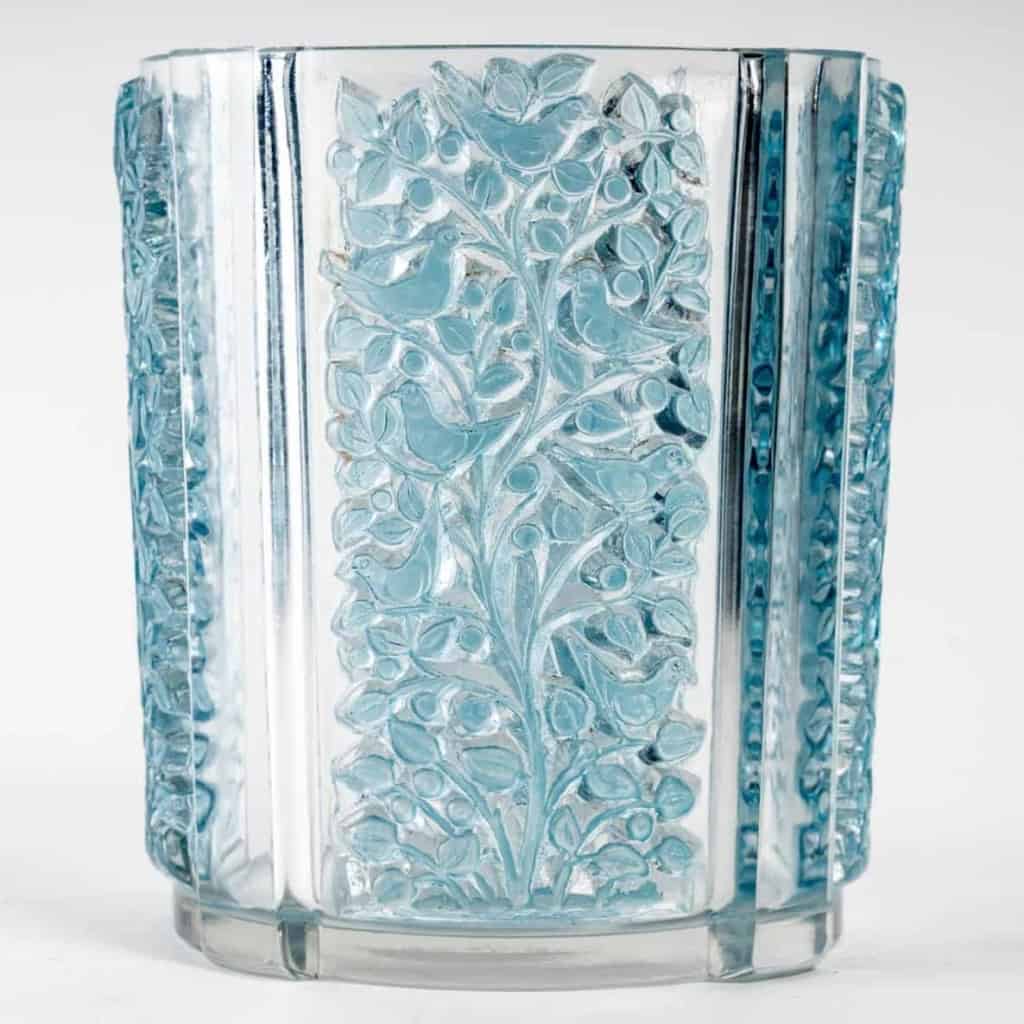 Vase « Quatre Panneaux » verre blanc patiné bleu de René LALIQUE | Biron ||||||||