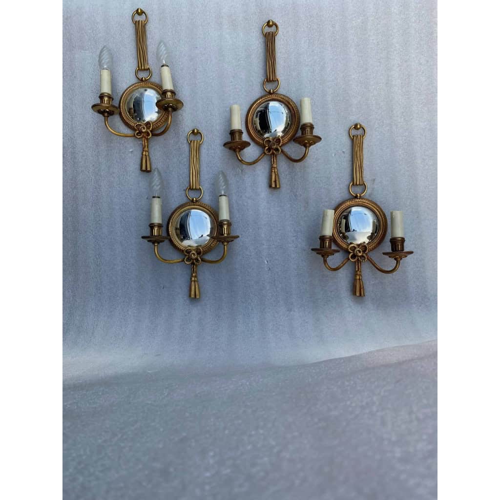 1950/70′ Série De 4 Appliques en Bronze Doré Avec Miroir Convexe Signée Petitot | Biron 1950/70′ Série De 4 Appliques en Bronze Doré Avec Miroir Convexe Signée Petitot