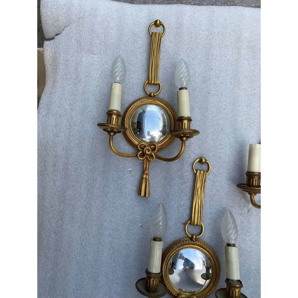 1950/70′ Série De 4 Appliques en Bronze Doré Avec Miroir Convexe Signée Petitot | Biron 1950/70′ Série De 4 Appliques en Bronze Doré Avec Miroir Convexe Signée Petitot