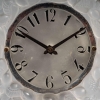 Pendule « Roitelets » verre blanc émaillé noir de René LALIQUE et OMEGA | Biron Pendule "Roitelets" verre blanc émaillé noir de René LALIQUE et OMEGA