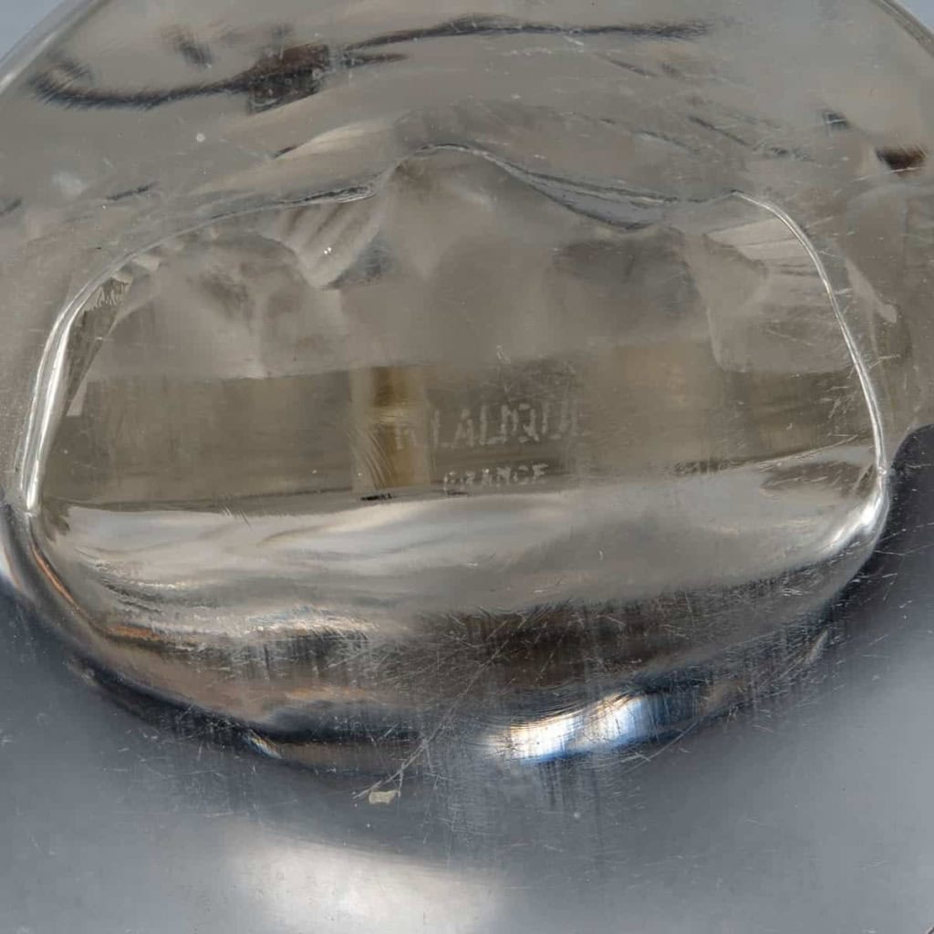 Pendule « Roitelets » verre blanc émaillé noir de René LALIQUE et OMEGA | Biron Pendule "Roitelets" verre blanc émaillé noir de René LALIQUE et OMEGA