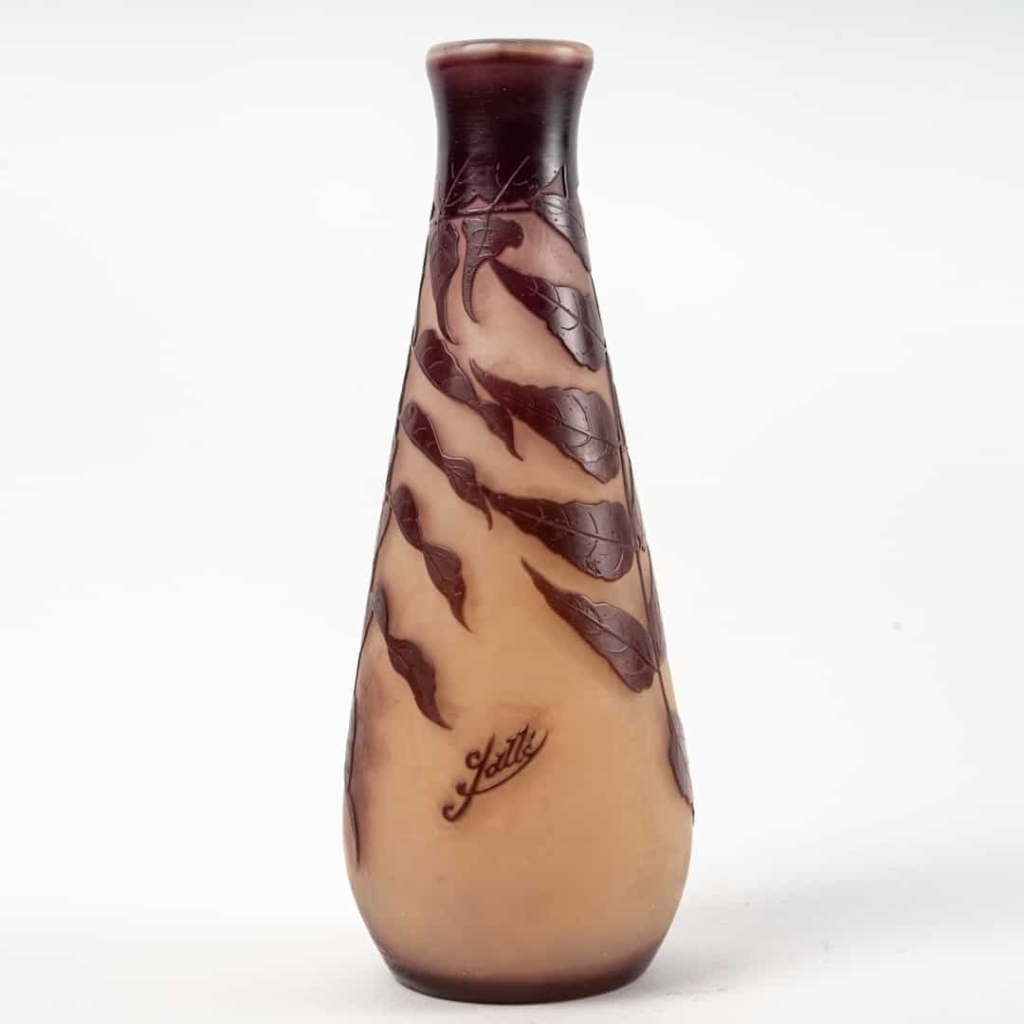 Vase « Glycines » verre multicouche dégagé l’acide rose et violet d’Emile Gallé | Biron Vase "Glycines" verre multicouche dégagé l'acide rose et violet d'Emile Gallé