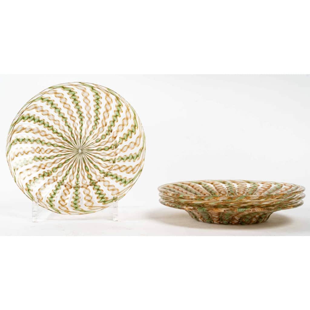 8 Assiettes à filigrannes, Versailles XIXème siècle