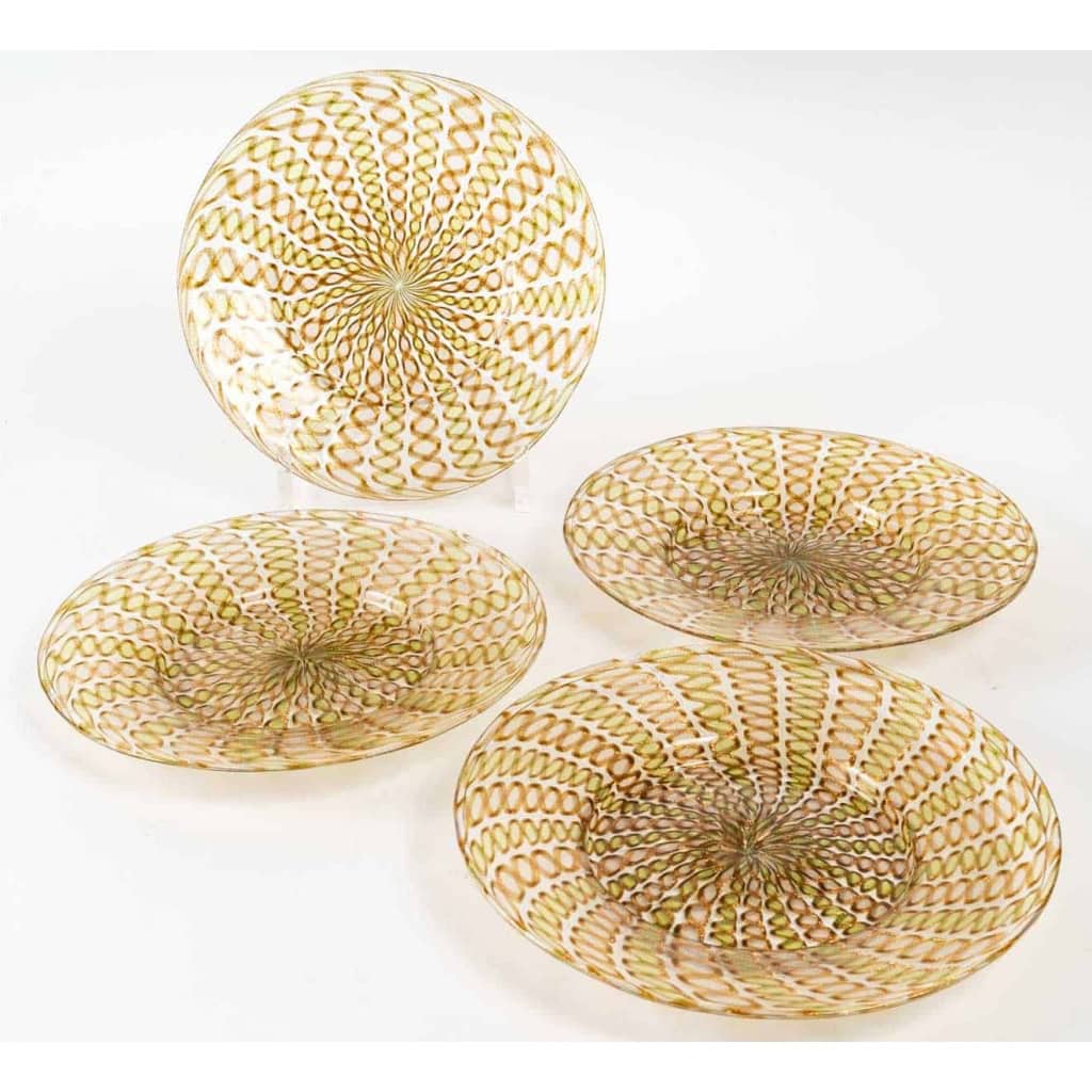 8 Assiettes à filigrannes, Versailles XIXème siècle