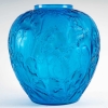 René Lalique (1860-1945) : Vase » Perruches » Verre Bleu | Biron René Lalique (1860-1945) : Vase " Perruches " Verre Bleu