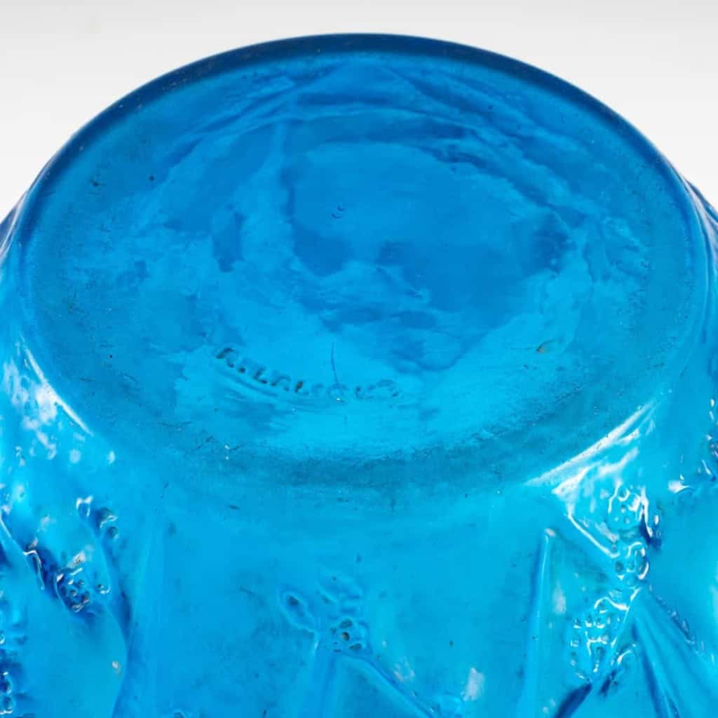 René Lalique (1860-1945) : Vase » Perruches » Verre Bleu | Biron René Lalique (1860-1945) : Vase " Perruches " Verre Bleu
