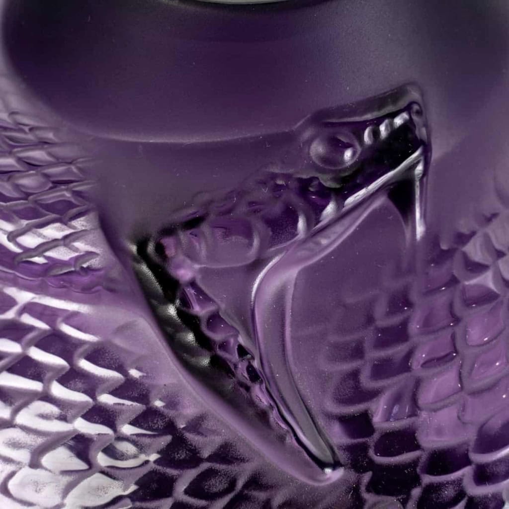 Vase « Serpent » en cristal violet de LALIQUE FRANCE d’après un dessin de René LALIQUE | Biron Vase "Serpent" en cristal violet de LALIQUE FRANCE d'après un dessin de René LALIQUE