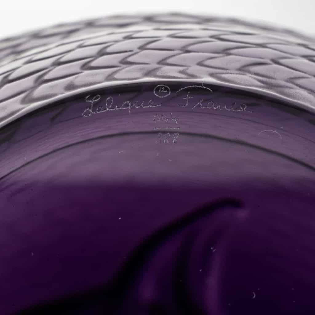 Vase « Serpent » en cristal violet de LALIQUE FRANCE d’après un dessin de René LALIQUE | Biron Vase "Serpent" en cristal violet de LALIQUE FRANCE d'après un dessin de René LALIQUE