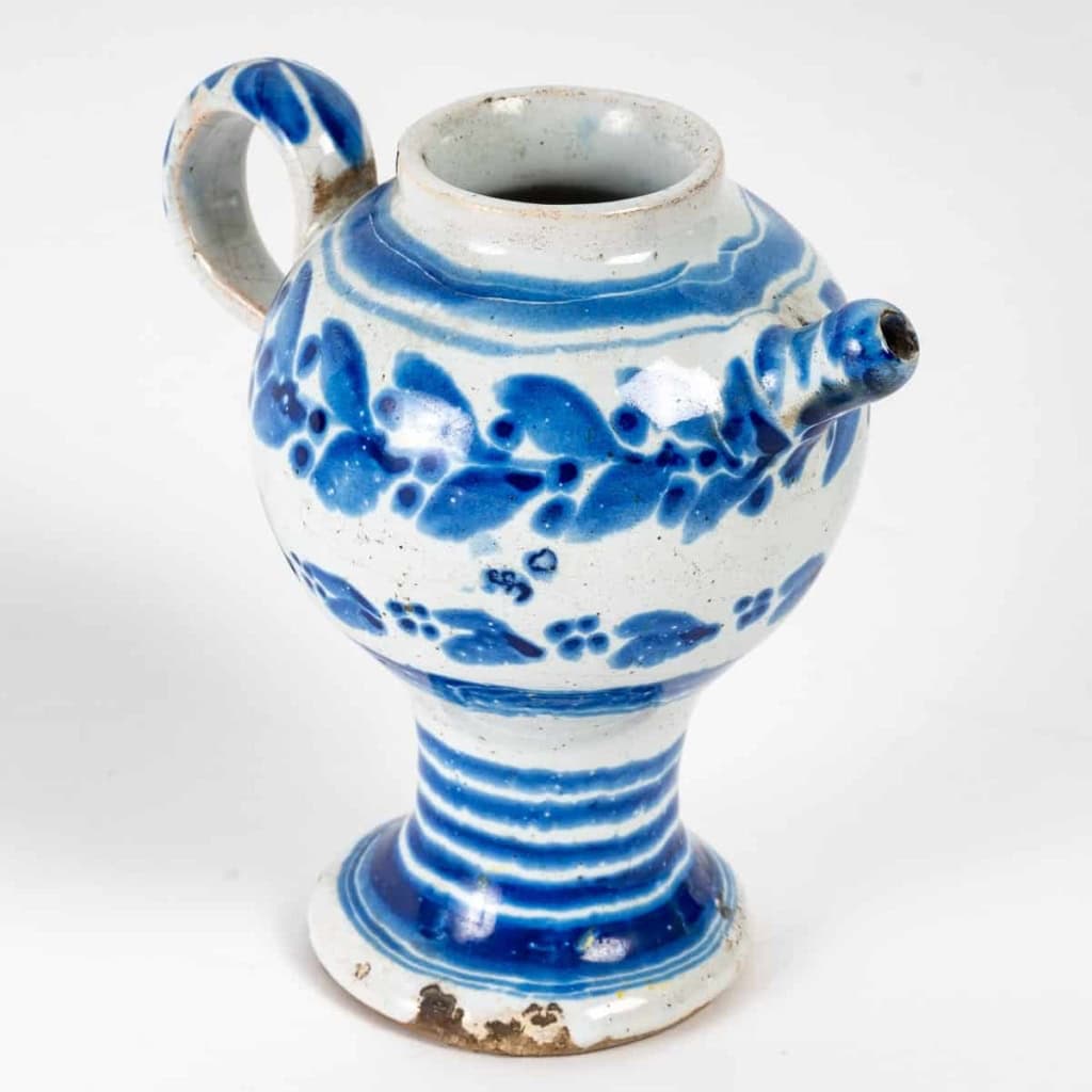 Petite verseuse en terre cuite émaillée bleu et blanc. XIXème siècle 4