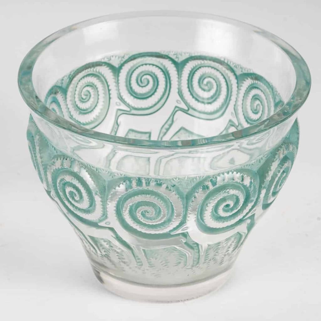 Vase « Rennes » verre blanc patiné turquoise de René LALIQUE | Biron Vase "Rennes" verre blanc patiné turquoise de René LALIQUE