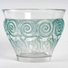 Vase « Rennes » verre blanc patiné turquoise de René LALIQUE | Biron Vase "Rennes" verre blanc patiné turquoise de René LALIQUE