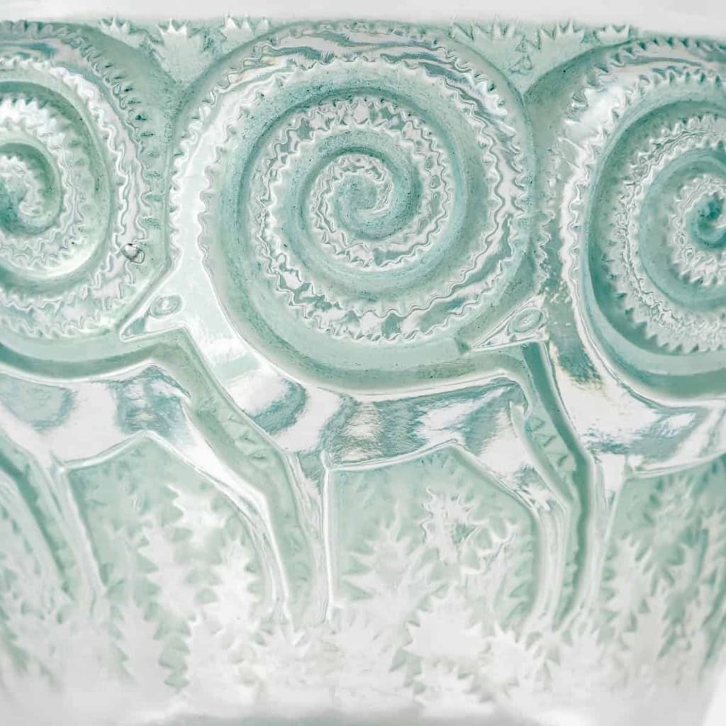 Vase « Rennes » verre blanc patiné turquoise de René LALIQUE | Biron Vase "Rennes" verre blanc patiné turquoise de René LALIQUE