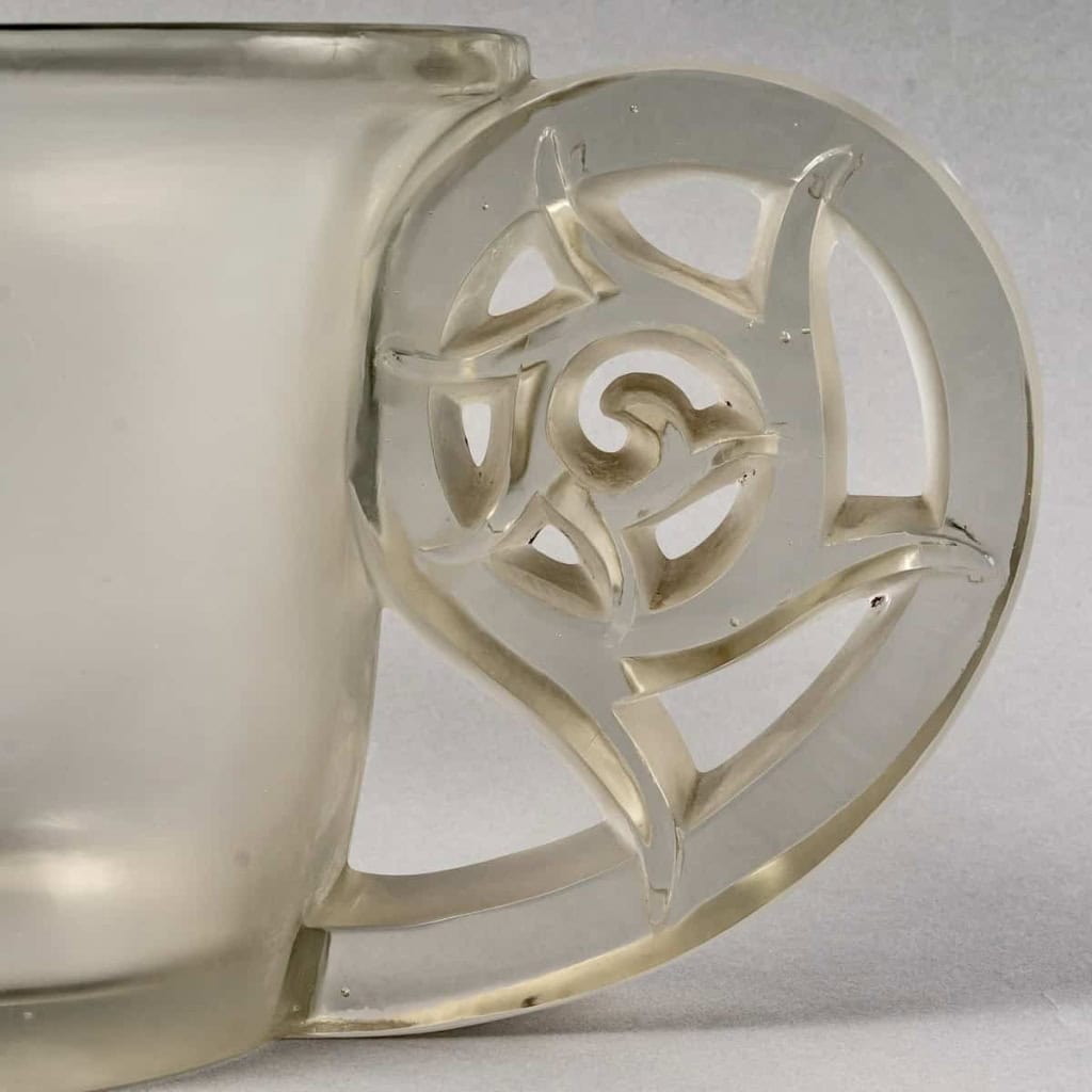 Vase « Pierrefonds » verre blanc de René LALIQUE | Biron Vase "Pierrefonds" verre blanc de René LALIQUE
