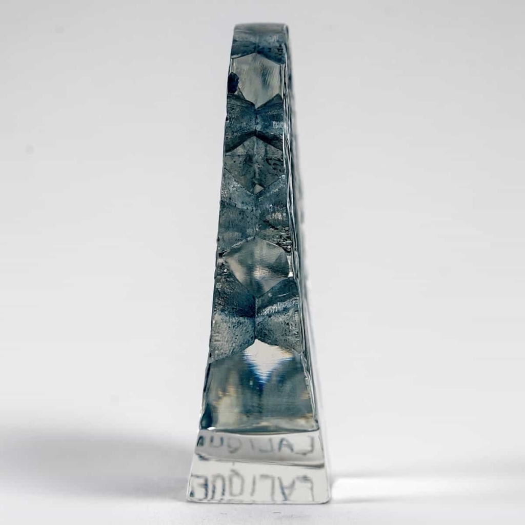 Cachet « Perruches » verre blanc patiné bleu de René LALIQUE | Biron Cachet "Perruches" verre blanc patiné bleu de René LALIQUE