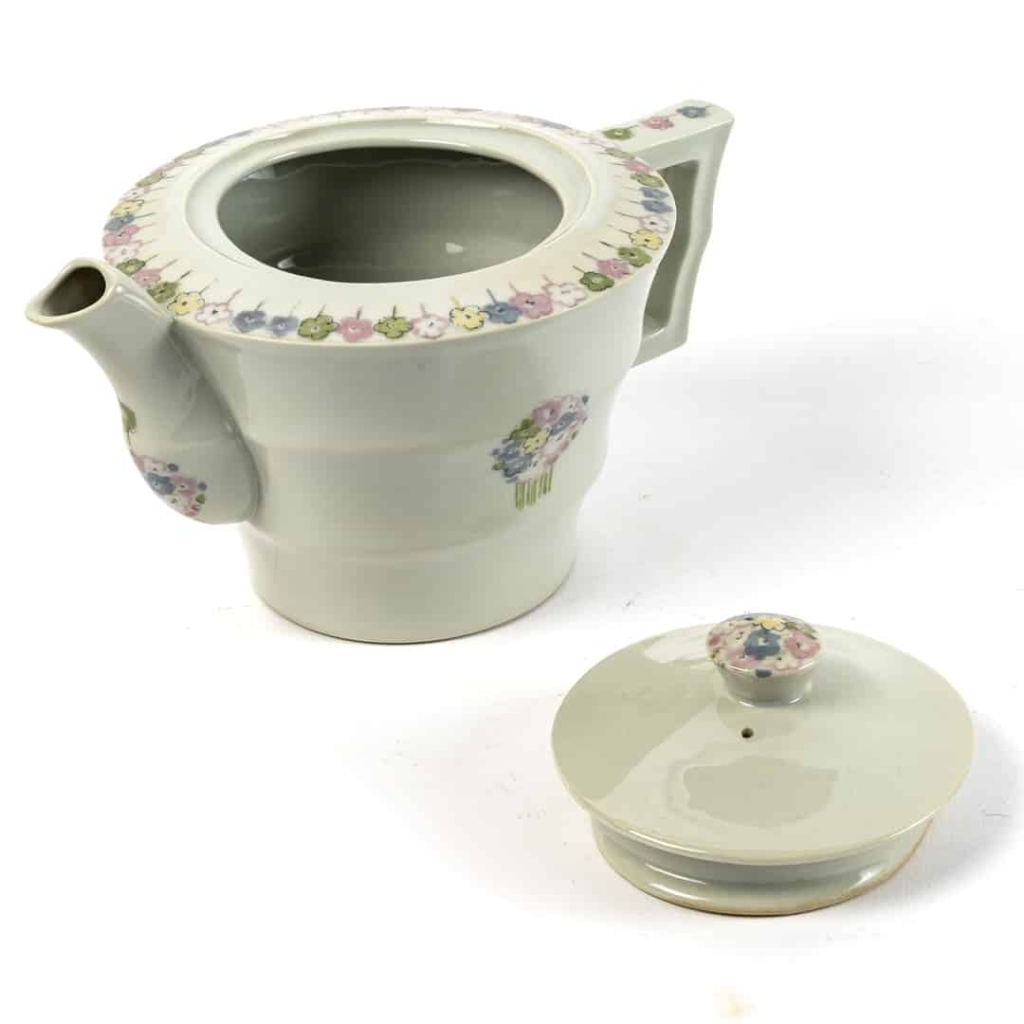 Service à Thé – Café « Fleurettes » porcelaine céladon de Suzanne LALIQUE pour Haviland | Biron Service à Thé - Café "Fleurettes" porcelaine céladon de Suzanne LALIQUE pour Haviland