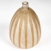 Vase « Mimosa » verre blanc patiné sépia de René LALIQUE | Biron Vase "Mimosa" verre blanc patiné sépia de René LALIQUE