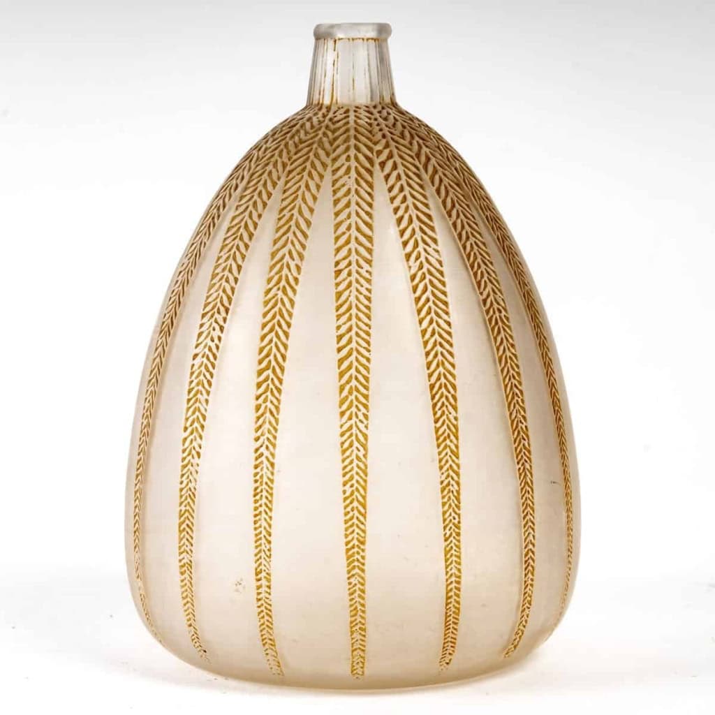 Vase « Mimosa » verre blanc patiné sépia de René LALIQUE | Biron Vase "Mimosa" verre blanc patiné sépia de René LALIQUE