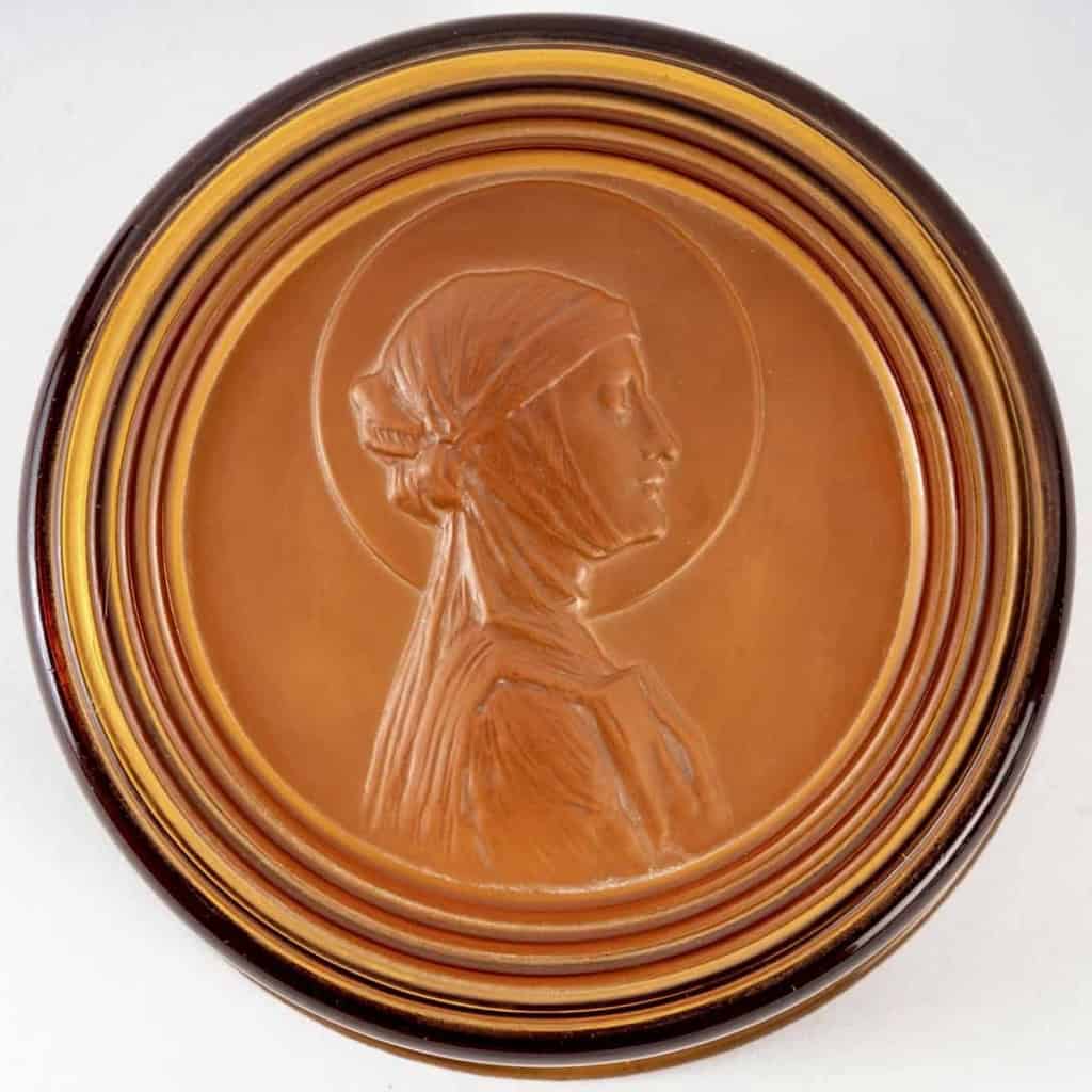 Boîte « Sainte Odile » en verre ambre de René LALIQUE | Biron |||||