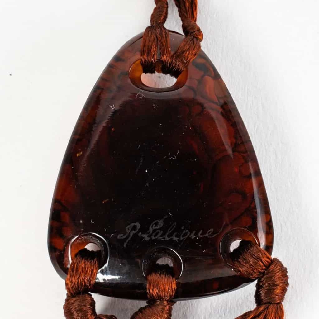 Pendentif « Graines » verre ambre foncé de René LALIQUE | Biron Pendentif "Graines" verre ambre foncé de René LALIQUE